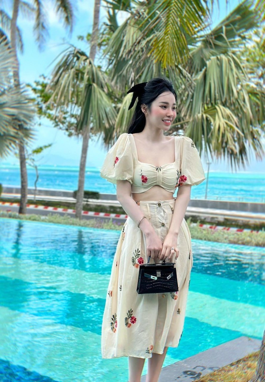 Chân váy xòe đi biển cực xinh - Chân váy dài | ThờiTrangNữ.vn