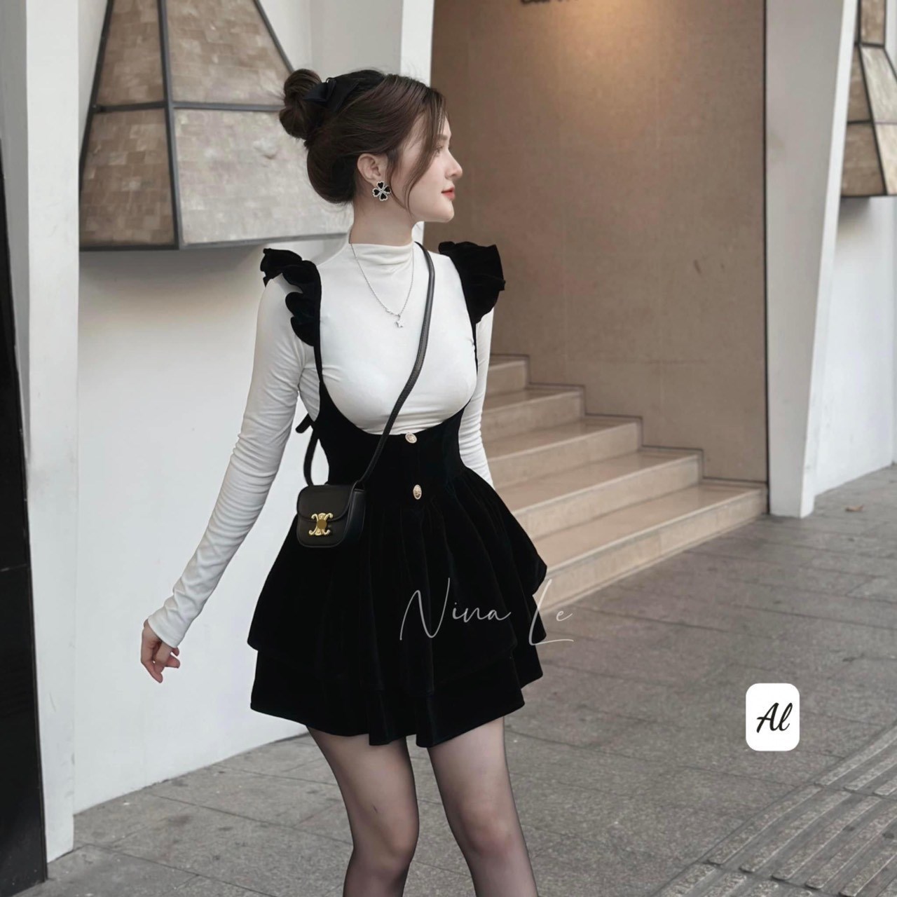 l[VIDEO + ẢNH THẬT] Sét Váy Yếm Đen Cúc Dọc Thân Thắt Nơ Vai Kèm Áo Sơ Mi  Hàn Quốc | Shopee Việt Nam
